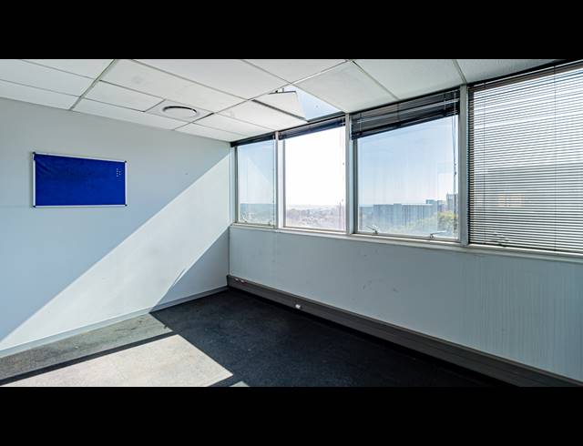1,174M² OFFICE TO LET IN FERNDALE